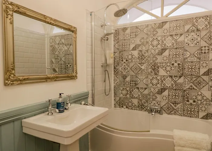 Danes Court Bowland Bridge